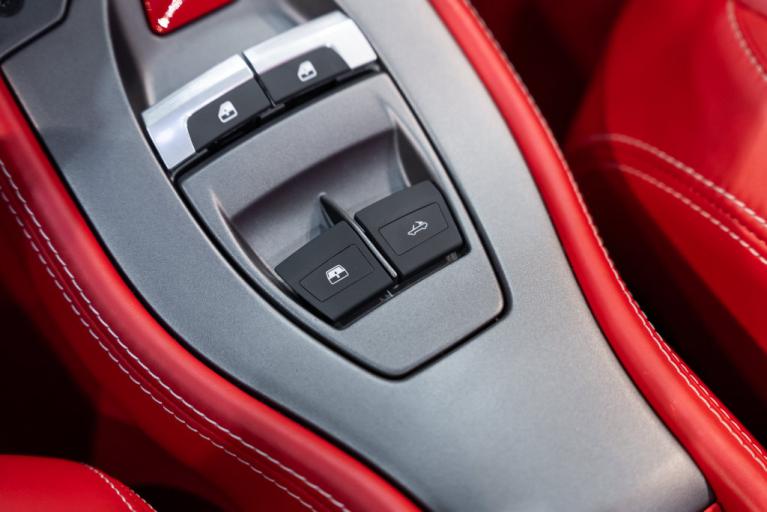 http://www.koenigseggchicago.com/galleria_images/184/184_p43_f.jpg