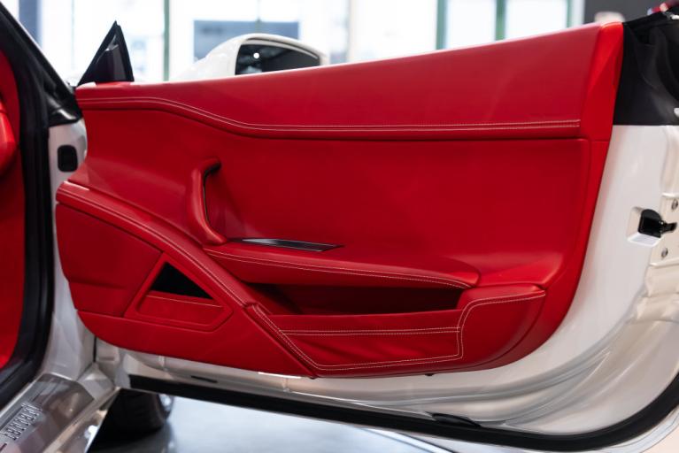 http://www.koenigseggchicago.com/galleria_images/184/184_p50_f.jpg