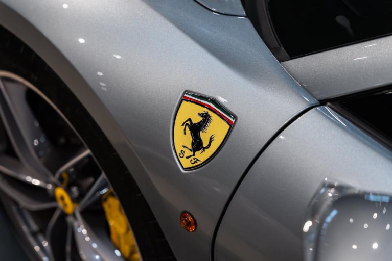 http://www.koenigseggchicago.com/galleria_images/185/185_p12_f.jpg