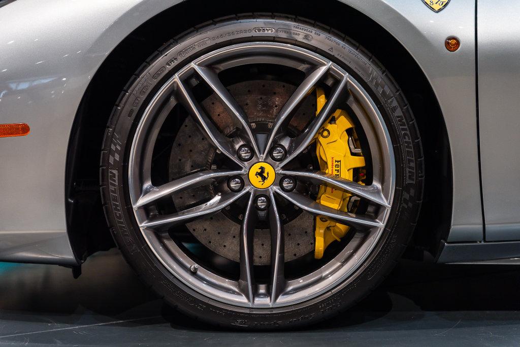 http://www.koenigseggchicago.com/galleria_images/185/185_p13_l.jpg