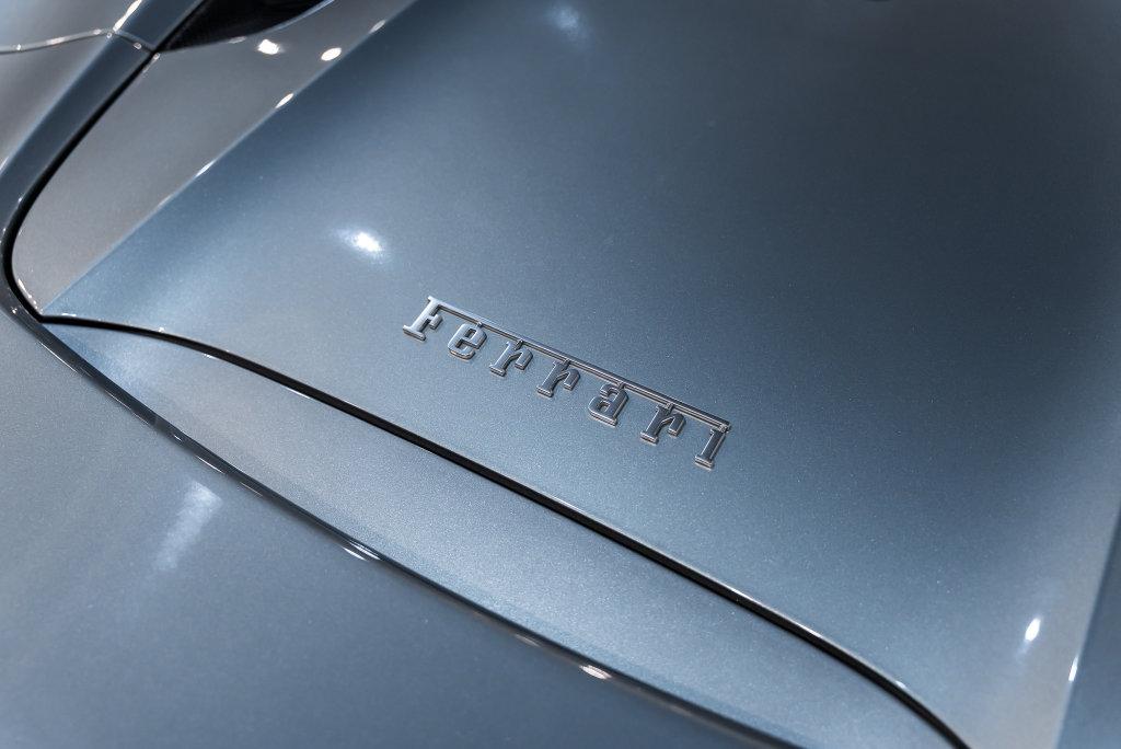 http://www.koenigseggchicago.com/galleria_images/185/185_p20_l.jpg