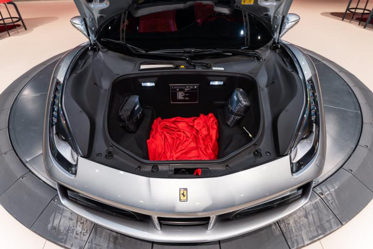 http://www.koenigseggchicago.com/galleria_images/185/185_p21_f.jpg
