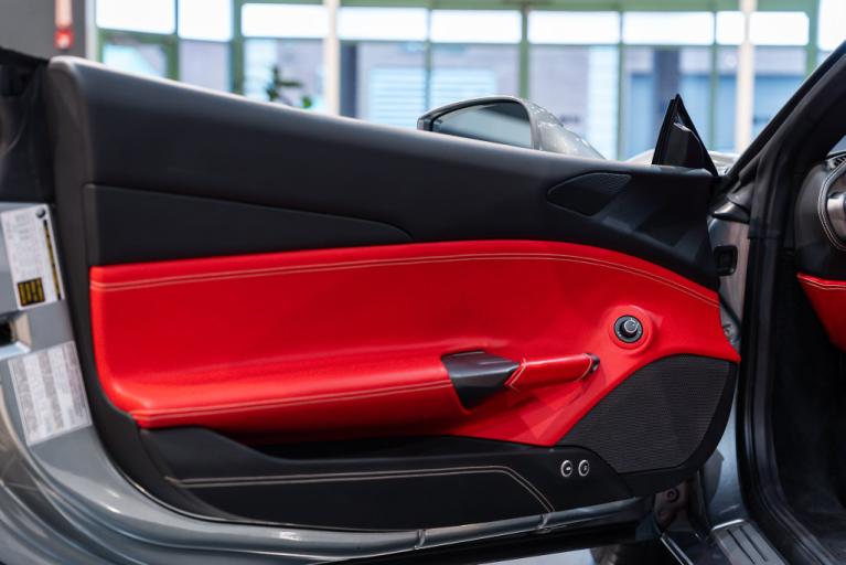 http://www.koenigseggchicago.com/galleria_images/185/185_p24_f.jpg