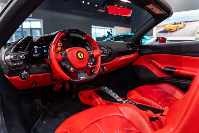 http://www.koenigseggchicago.com/galleria_images/185/185_p27_f.jpg