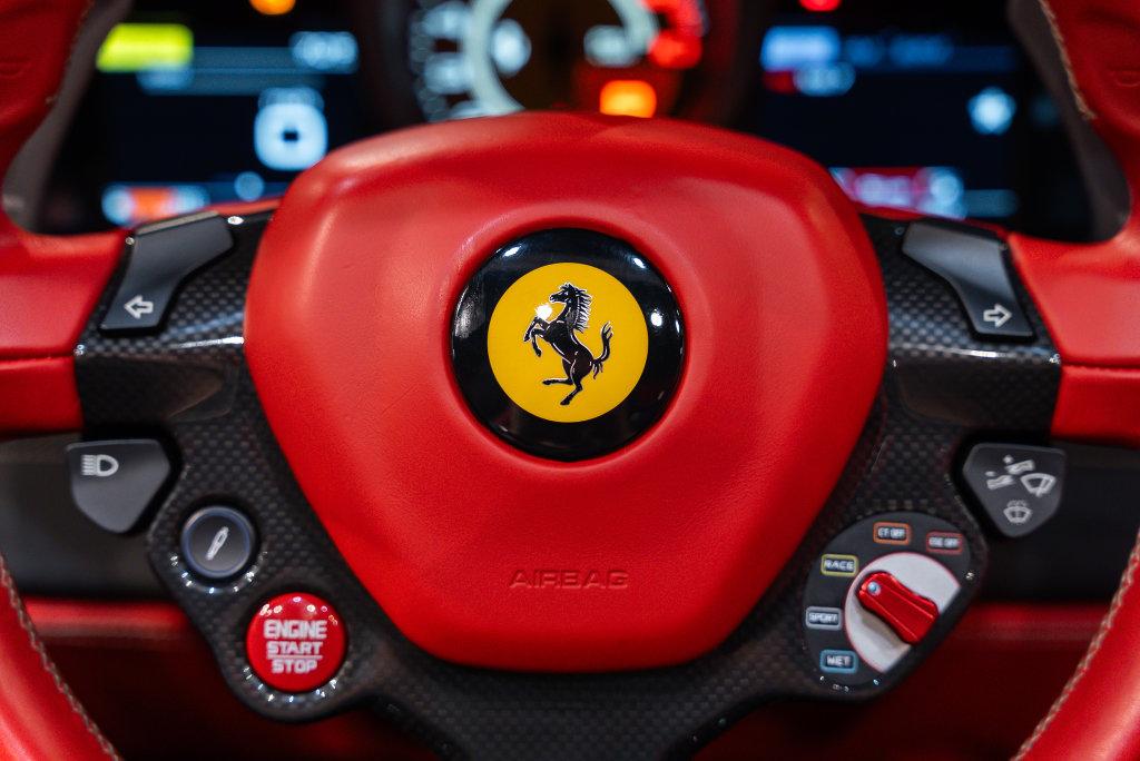 http://www.koenigseggchicago.com/galleria_images/185/185_p28_l.jpg