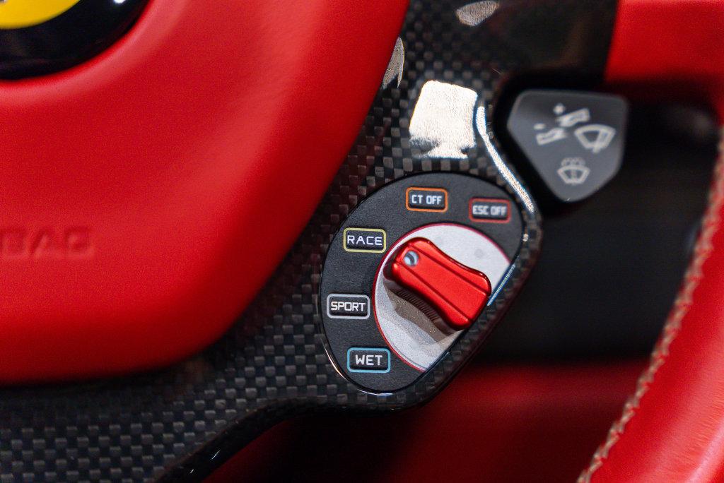 http://www.koenigseggchicago.com/galleria_images/185/185_p30_l.jpg