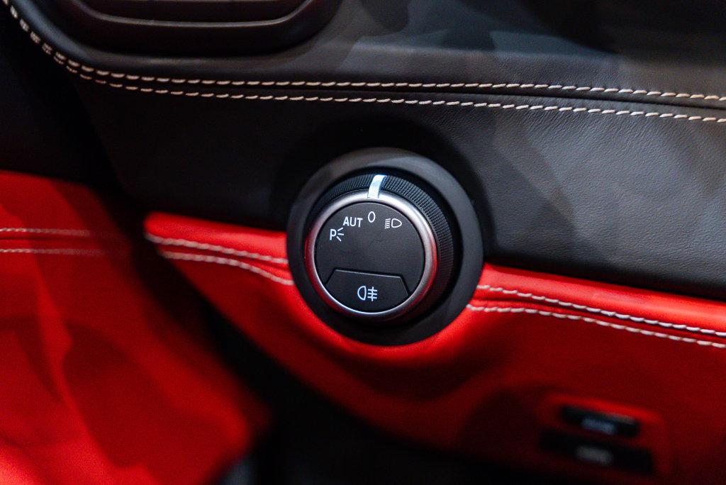 http://www.koenigseggchicago.com/galleria_images/185/185_p38_l.jpg