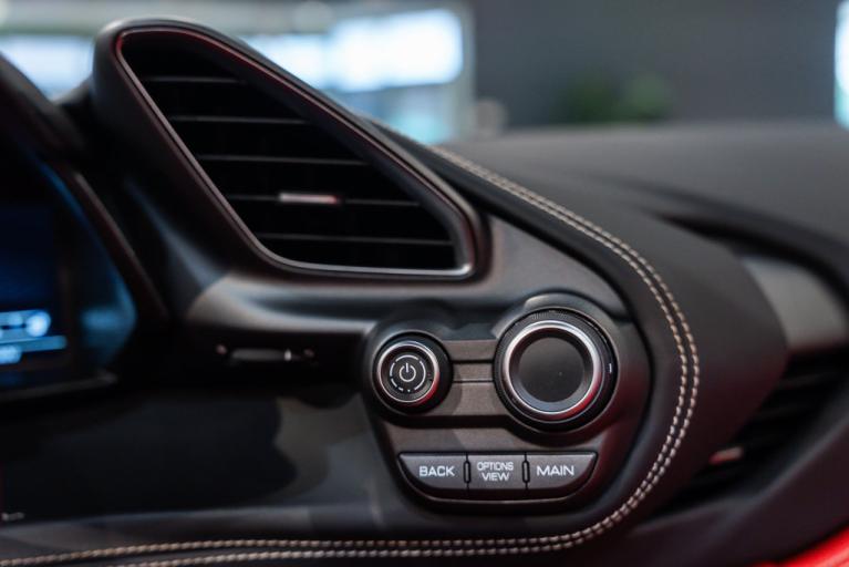 http://www.koenigseggchicago.com/galleria_images/185/185_p39_f.jpg