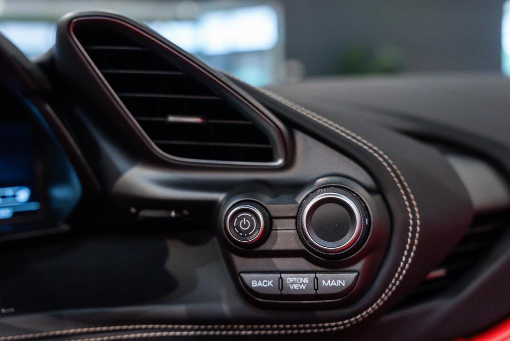 http://www.koenigseggchicago.com/galleria_images/185/185_p39_l.jpg