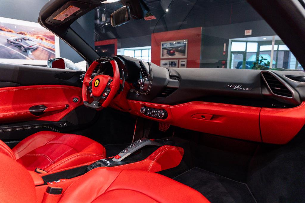http://www.koenigseggchicago.com/galleria_images/185/185_p45_l.jpg
