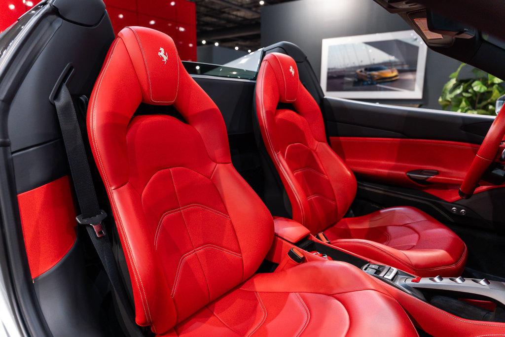http://www.koenigseggchicago.com/galleria_images/185/185_p47_l.jpg