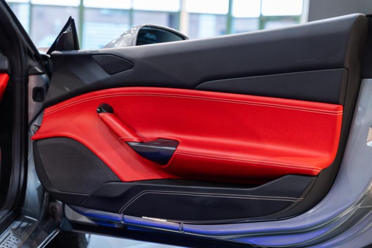 http://www.koenigseggchicago.com/galleria_images/185/185_p48_f.jpg