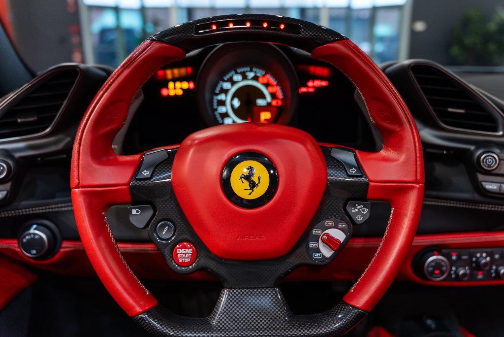 http://www.koenigseggchicago.com/galleria_images/185/185_p5_l.jpg