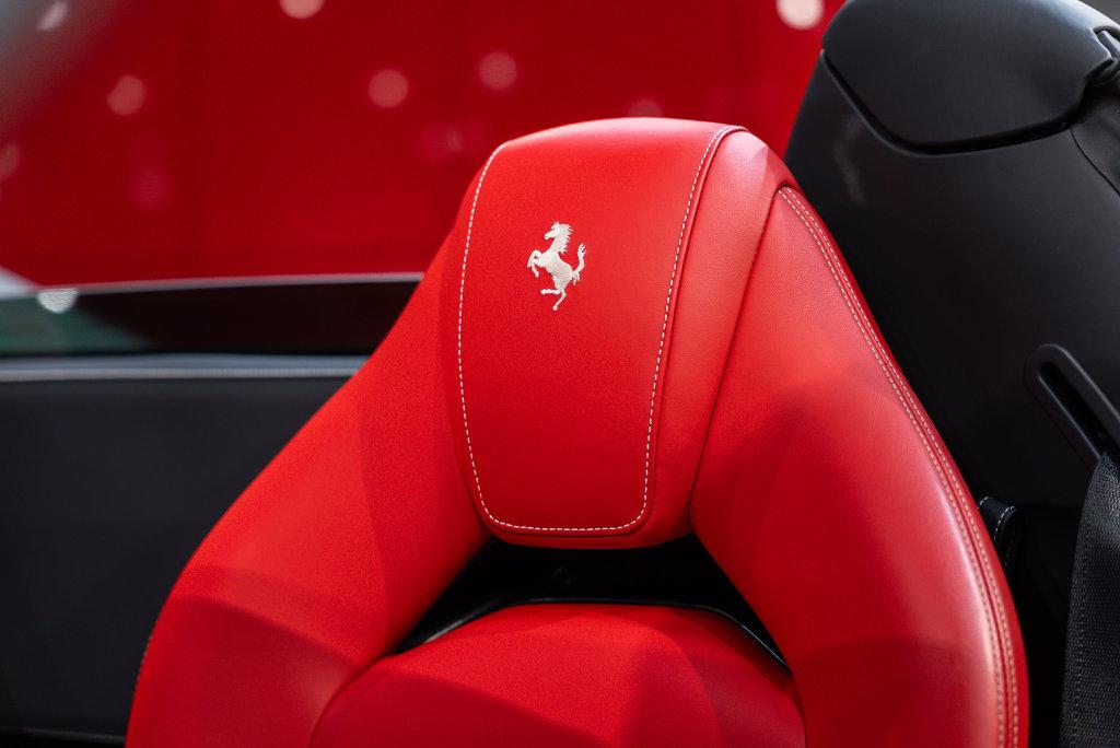 http://www.koenigseggchicago.com/galleria_images/185/185_p6_l.jpg