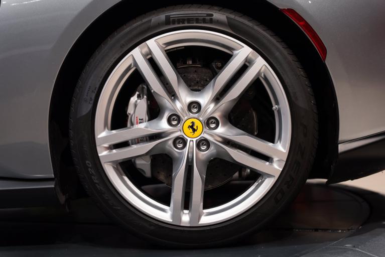 http://www.koenigseggchicago.com/galleria_images/186/186_p14_f.jpg