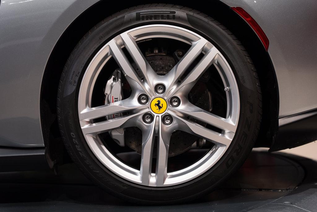 http://www.koenigseggchicago.com/galleria_images/186/186_p14_l.jpg