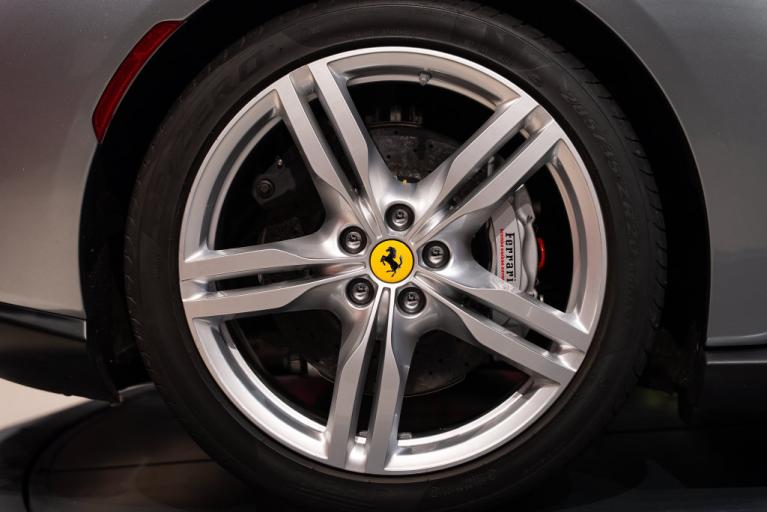 http://www.koenigseggchicago.com/galleria_images/186/186_p15_f.jpg