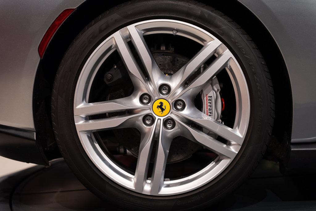 http://www.koenigseggchicago.com/galleria_images/186/186_p15_l.jpg