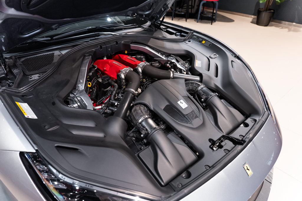 http://www.koenigseggchicago.com/galleria_images/186/186_p17_l.jpg