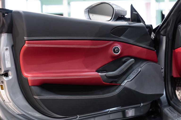 http://www.koenigseggchicago.com/galleria_images/186/186_p22_f.jpg