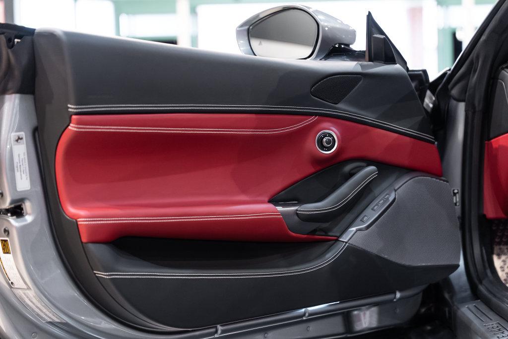 http://www.koenigseggchicago.com/galleria_images/186/186_p22_l.jpg