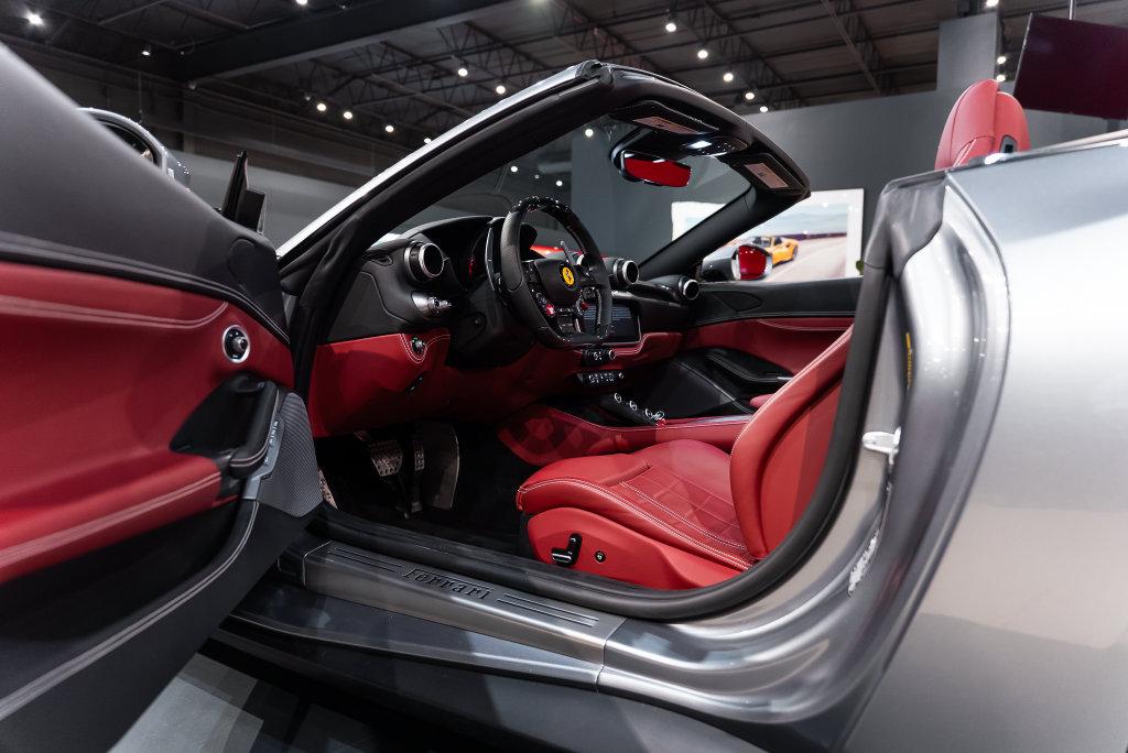 http://www.koenigseggchicago.com/galleria_images/186/186_p26_l.jpg