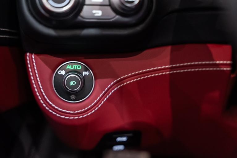 http://www.koenigseggchicago.com/galleria_images/186/186_p35_f.jpg