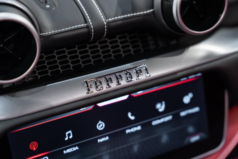 http://www.koenigseggchicago.com/galleria_images/186/186_p37_f.jpg