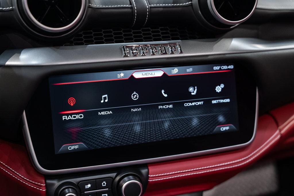 http://www.koenigseggchicago.com/galleria_images/186/186_p38_l.jpg