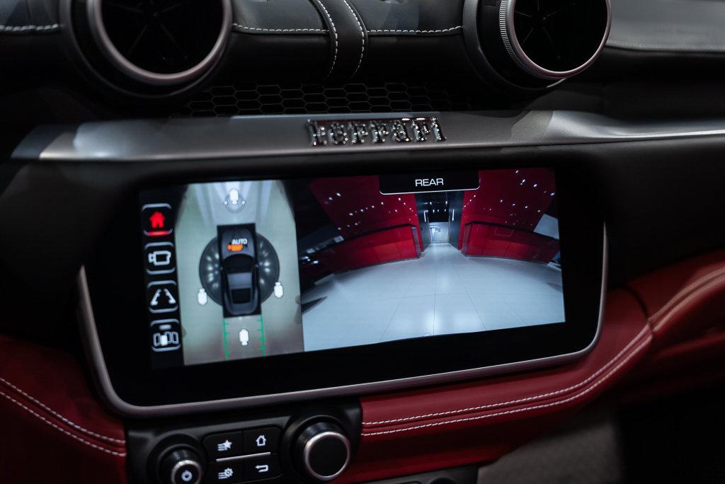 http://www.koenigseggchicago.com/galleria_images/186/186_p40_l.jpg