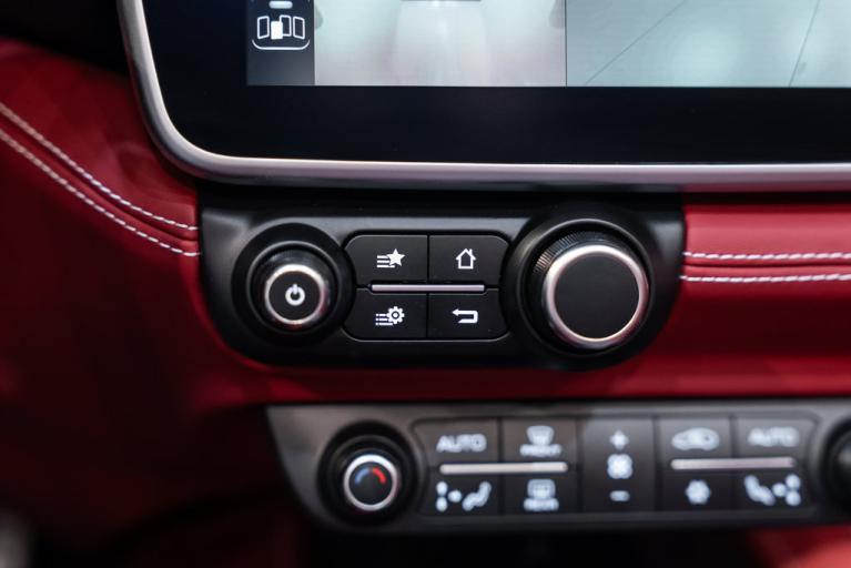 http://www.koenigseggchicago.com/galleria_images/186/186_p41_f.jpg