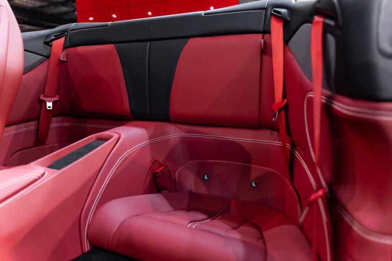 http://www.koenigseggchicago.com/galleria_images/186/186_p48_f.jpg