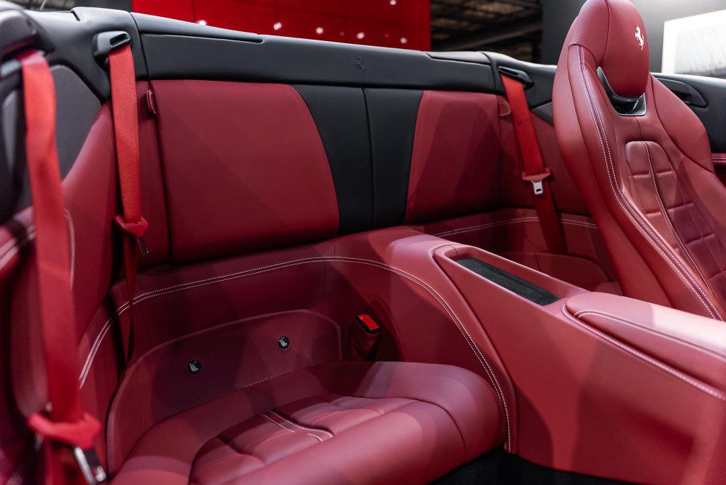 http://www.koenigseggchicago.com/galleria_images/186/186_p49_l.jpg
