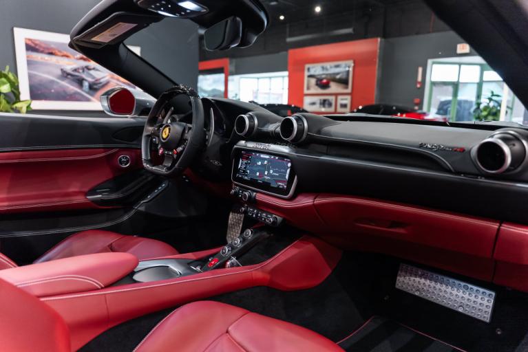 http://www.koenigseggchicago.com/galleria_images/186/186_p50_f.jpg