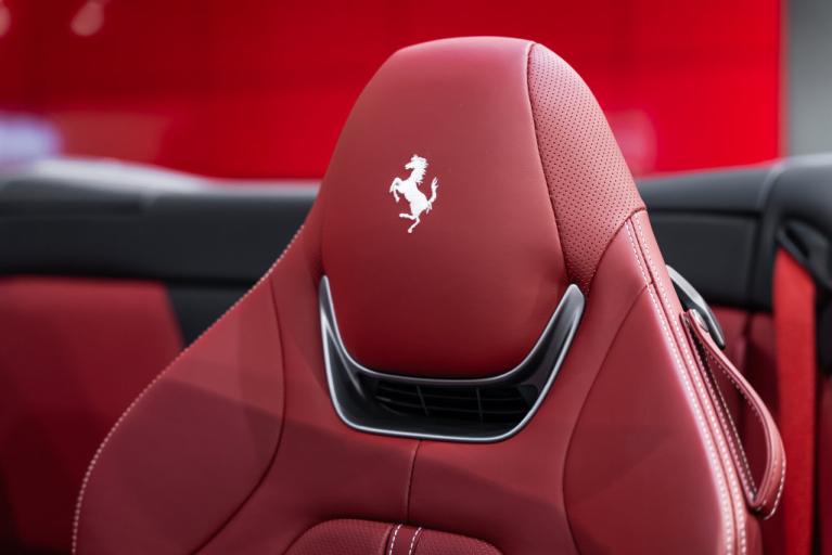 http://www.koenigseggchicago.com/galleria_images/186/186_p6_f.jpg