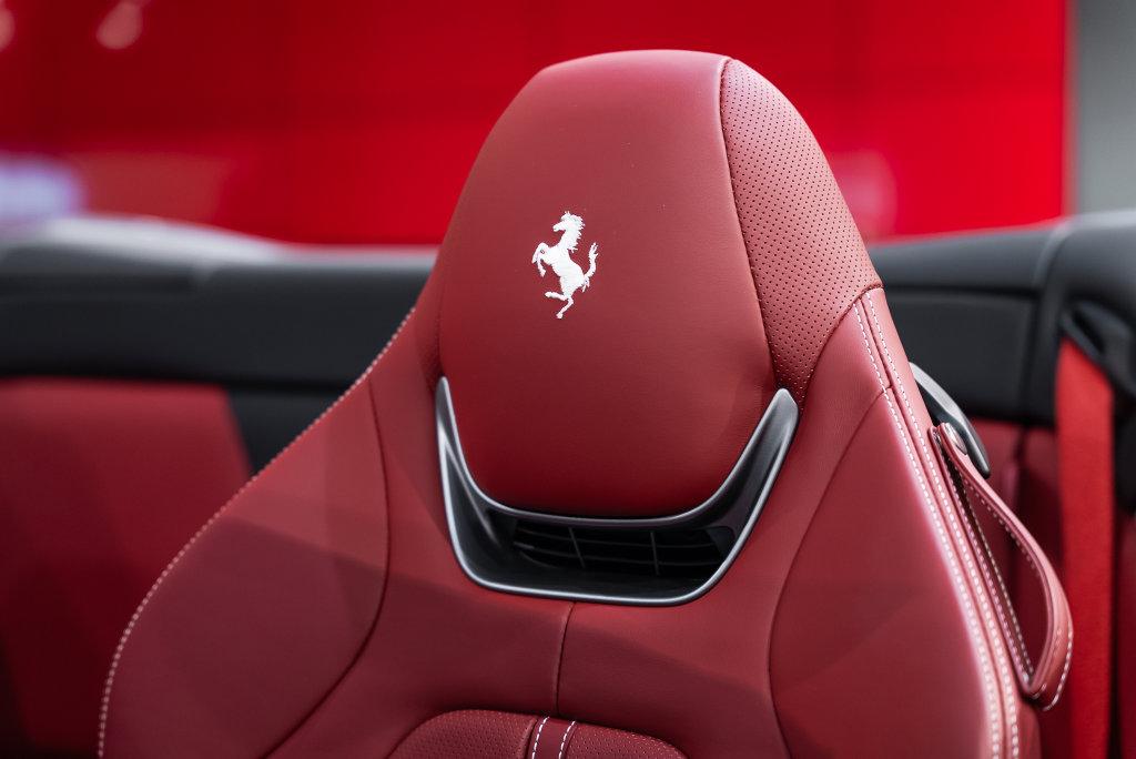 http://www.koenigseggchicago.com/galleria_images/186/186_p6_l.jpg
