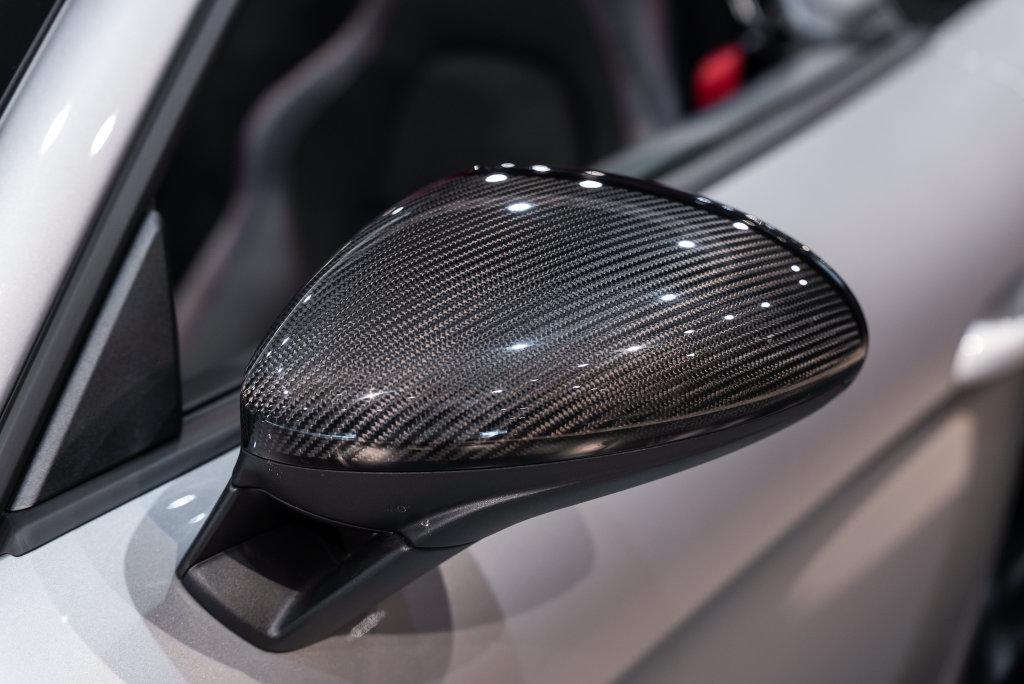 http://www.koenigseggchicago.com/galleria_images/187/187_p10_l.jpg