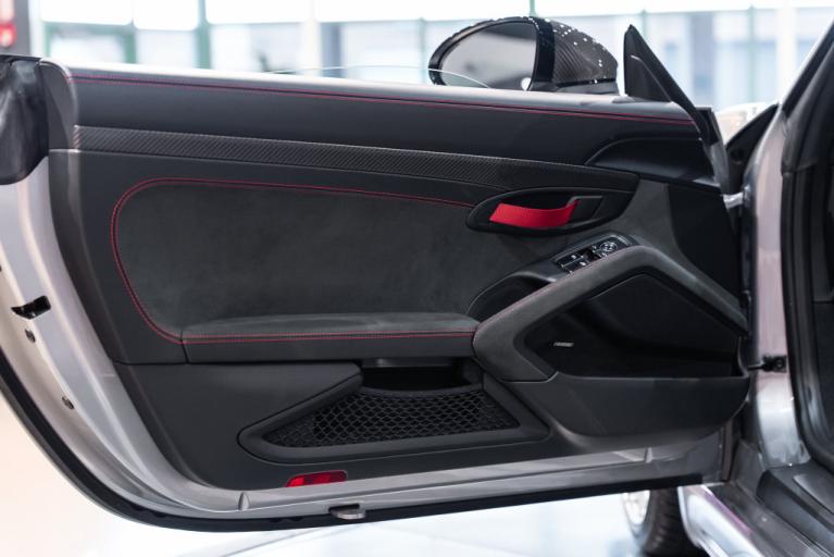 http://www.koenigseggchicago.com/galleria_images/187/187_p14_f.jpg