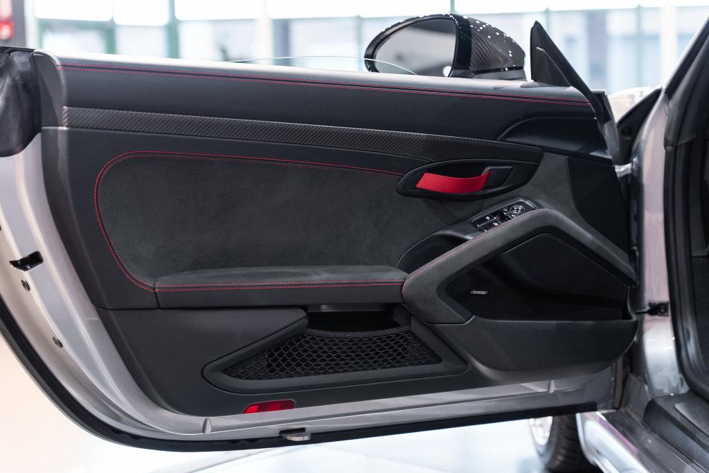 http://www.koenigseggchicago.com/galleria_images/187/187_p14_l.jpg