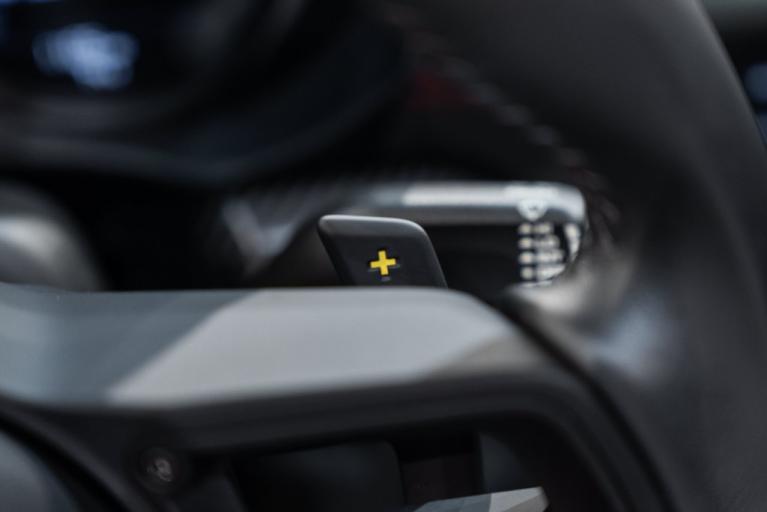 http://www.koenigseggchicago.com/galleria_images/187/187_p21_f.jpg