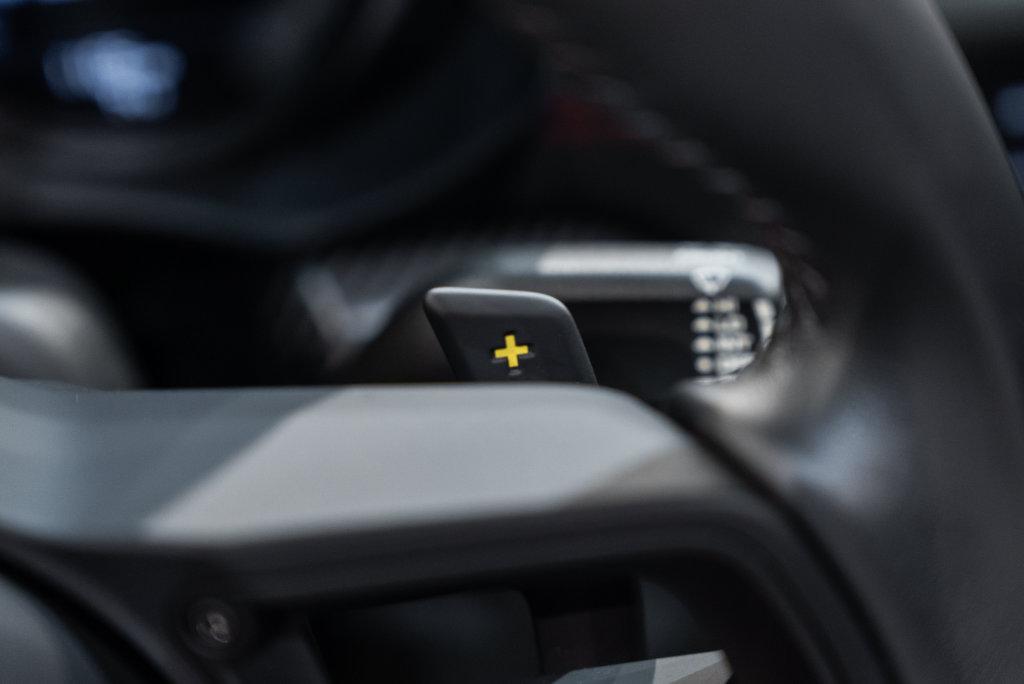 http://www.koenigseggchicago.com/galleria_images/187/187_p21_l.jpg