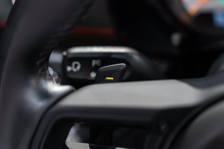 http://www.koenigseggchicago.com/galleria_images/187/187_p22_f.jpg