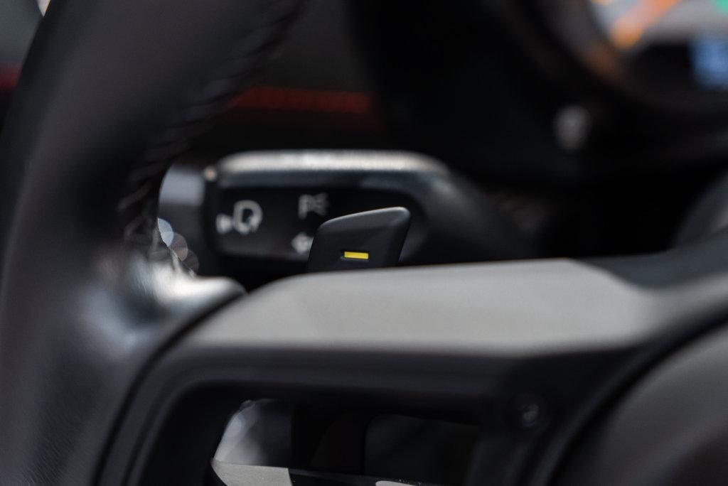 http://www.koenigseggchicago.com/galleria_images/187/187_p22_l.jpg