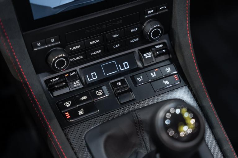 http://www.koenigseggchicago.com/galleria_images/187/187_p32_f.jpg