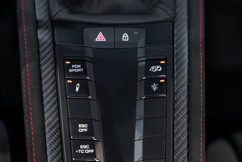 http://www.koenigseggchicago.com/galleria_images/187/187_p35_l.jpg