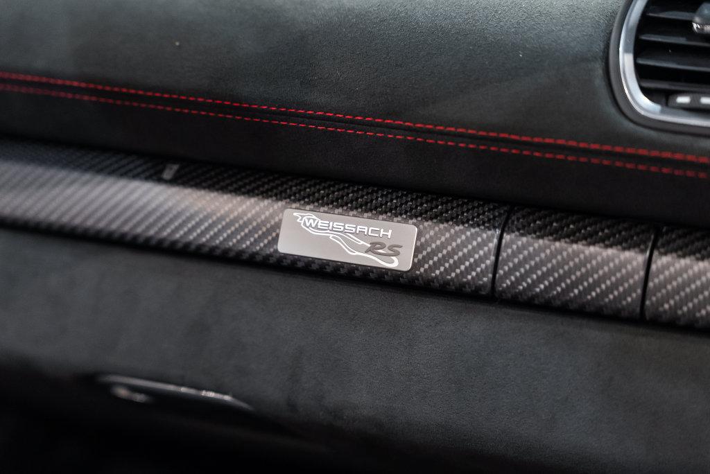 http://www.koenigseggchicago.com/galleria_images/187/187_p37_l.jpg