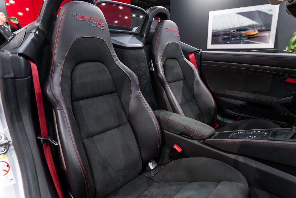 http://www.koenigseggchicago.com/galleria_images/187/187_p39_l.jpg