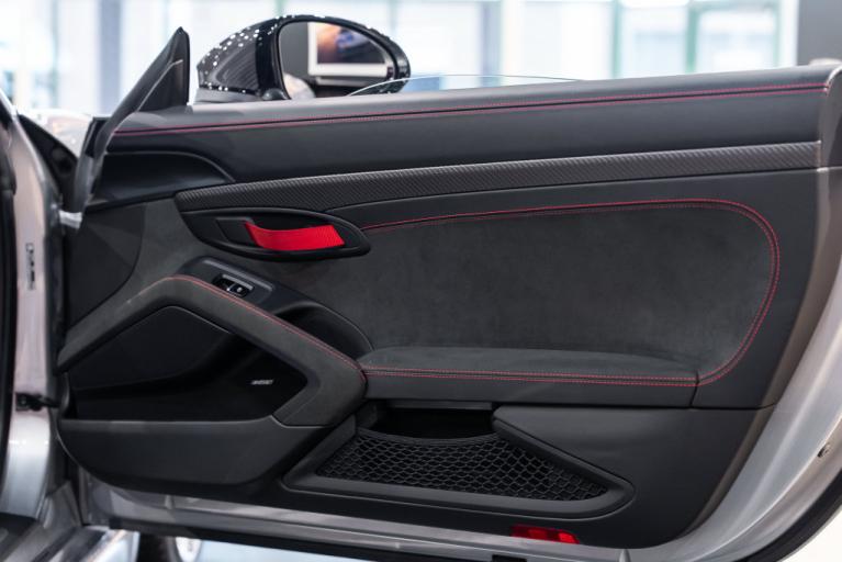 http://www.koenigseggchicago.com/galleria_images/187/187_p40_f.jpg