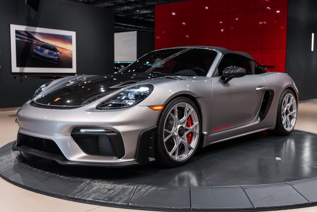 http://www.koenigseggchicago.com/galleria_images/187/187_p41_l.jpg