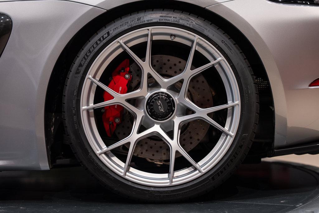http://www.koenigseggchicago.com/galleria_images/187/187_p6_l.jpg